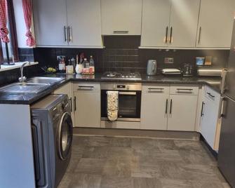 A peaceful home, close to so many Amenities and to the city centre - Hull - Cocina