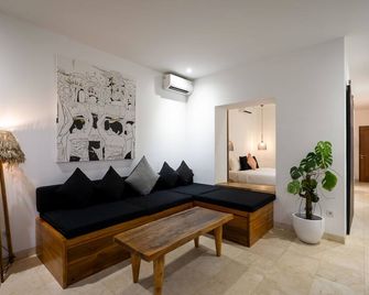 Ohana's Beachfront Resort & Beach Club - נוסה פנידה - סלון