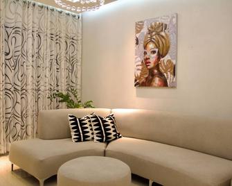 3-bedroom apartment in peaceful San Francisco de Macorís with AC - San Francisco de Macorís - Living room