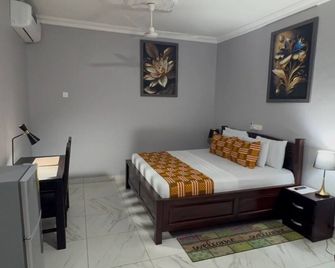Amuzu Hotel - Afienya