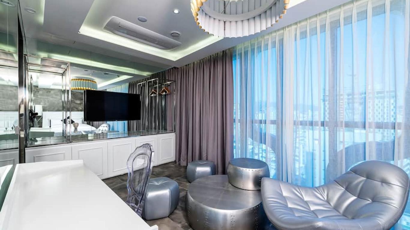 هوتل ذا ديزاينرز دي دي بي