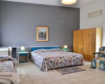 Park Hotel Gianfranco - Roccella Ionica - Bedroom