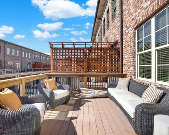 Eastern Wharf Luxury Townhome - Savannah