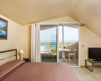 Golden Residence Family Resort - Pefkochori - Habitación