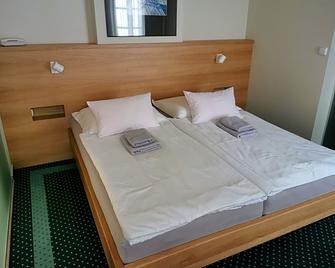 Hotel Vacek Pod Vezi - Hradec Kralove - Camera da letto