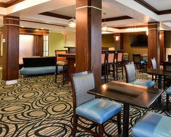 Holiday Inn Express & Suites Greenfield By IHG - Greenfield - Restaurace
