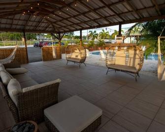 Private Studio at El Flamingo Beach Club - Manatí - Patio