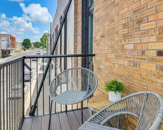 Loft-Style Apt in Dtwn Monett Pets Welcome! - Monett - Balcón