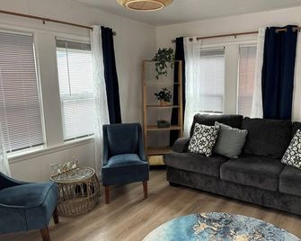 Casita By The Sea - walk to beach - Crescent City - Wohnzimmer