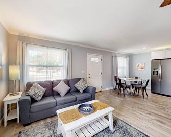 Tranquil Breezes - Belleair Bluffs - Living room