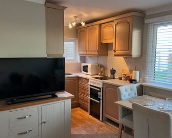 Beach Chalet - 2 Bedrooms - 4 Guests - Parking - Great Yarmouth - Cuisine