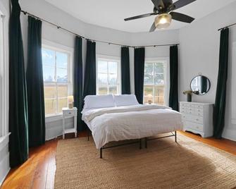 Country Farmhouse Close To Texas A&M, Wedding Venues, & Wineries! - Navasota - Ložnice