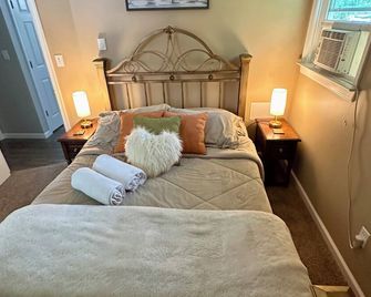 The Beautiful & Cozy Malvec Chalet - Tobyhanna - Chambre