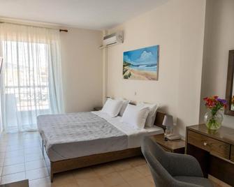 Hotel Arethousa - Loutra Edipsou - Bedroom