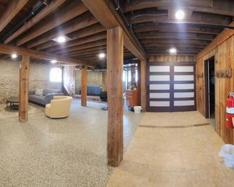 Charming historic barn with AC and WiFi in Plattsmouth - Plattsmouth - Lobby