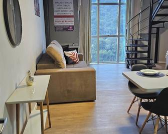 Saint Sebastian Flat 716 - Com Hidro! até 3 pessoas, Duplex, no centro - Jaraguá do Sul - Olohuone