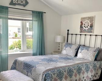 Romantic Cottage by the Sea, steps to private beach, sleeps 2! - Clinton - Habitación