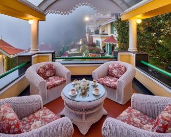 Mayfair Darjeeling - Darjeeling - Balcony