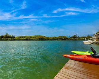 Waterfront Kuapa Isle gem with Koko Crater views & pool - by the beach - Honolulu
