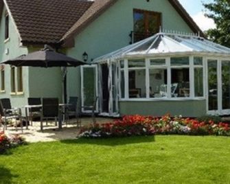 Langdale Lodge Bed & Breakfast - לינקולן - פטיו