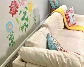 The Checkered Daisy Cottage: Colorful and Fun - Price