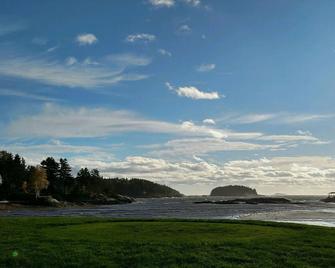 On Sebasco Estates, 4 Bedroom House, Ocean Views, Close to Beaches and Golfing. - Phippsburg - Outdoors view