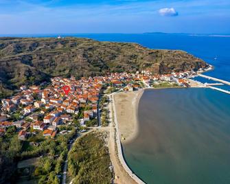 Amazing home in Susak with 2 Bedrooms and WiFi - Susak - Building