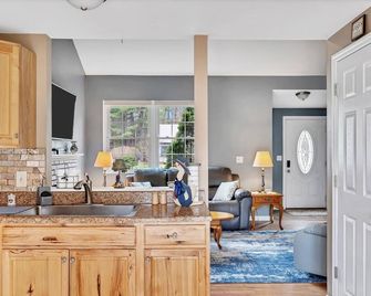 The Malta Cozy Getaway Track Workspace Infant Friendly Spac Wifi Grill - Ballston Spa - Living room