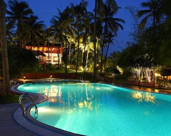 Fragrant Nature Backwater Resort & Ayurveda Spa Kollam - Kollam - Pool
