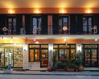 فارونوس - دلفي - مبنى