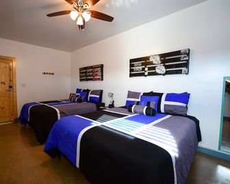 Carmen's Marfa Hotel/Tomas 2 Queen Beds - Marfa - Camera da letto