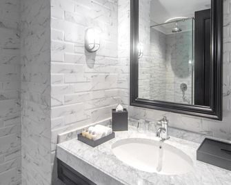 Hotel Des Indes Menteng - Jakarta - Bathroom
