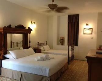 Sea Home Boutique Hotel - Tanjung Bungah - Slaapkamer