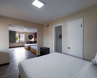 Super 8 by Wyndham Williams West Route 66/Grand Canyon Area - Williams - Schlafzimmer
