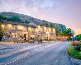Tennant Arms Hotel - Skipton - Building