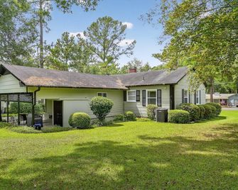 Cozy Moultrie Home with Backyard Retreat home - Moultrie - Building