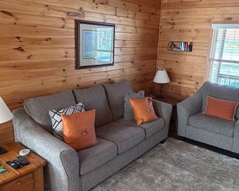 Cabin 2395-Picturesque Log Cabin at Beaver Creek Resort - Gaylord - Living room