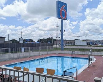 Motel 6-Victoria, Tx - Victoria - Zwembad
