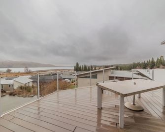 Ohana Hillside Haven - Serene Getaway - Lake Tekapo - Balcony