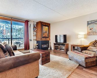 Completely Renovated, Immaculate Condo. Steps Away from Downtown TE105 - Breckenridge - Living room