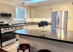 Gull BnB - Upper Suite w/ Patio - Comox - Kitchen