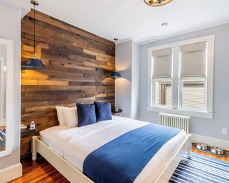 Paws on Pelham - Newport - Bedroom