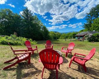 Incredible Villa with Swimming Pool and Hot-tub in North Conway, New Hampshire - North Conway - Patio