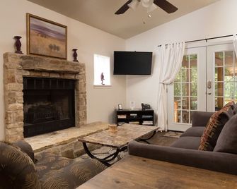 Cypress Creek Cottages - Wimberley - Living room