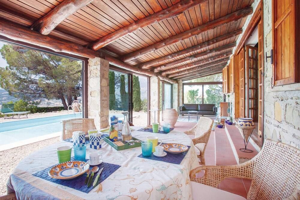 Nice home in Contursi Terme (SA) with sauna - Contursi Terme - Binnenhof