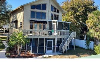 River Charm on the Alafia River - Riverview - Building