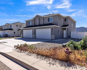 The Ideal Getaway Home - Cedar City - Building