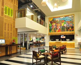 Maxonehotels.com At Kramat - Yakarta - Lobby
