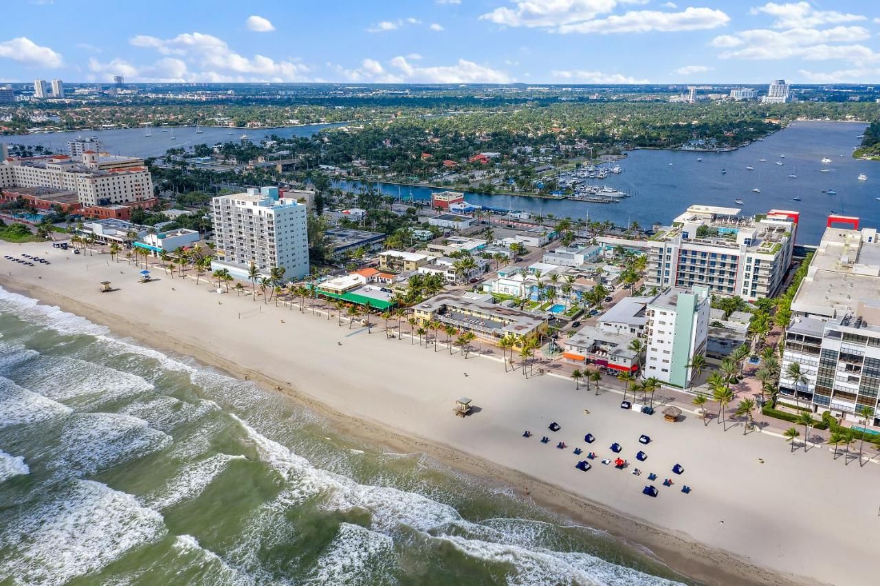 Hollywood Beachside Boutique Suites thumbnail 2