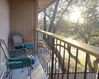 Home With A View!! Mill Creek And Golf Course - Salado - Balkón